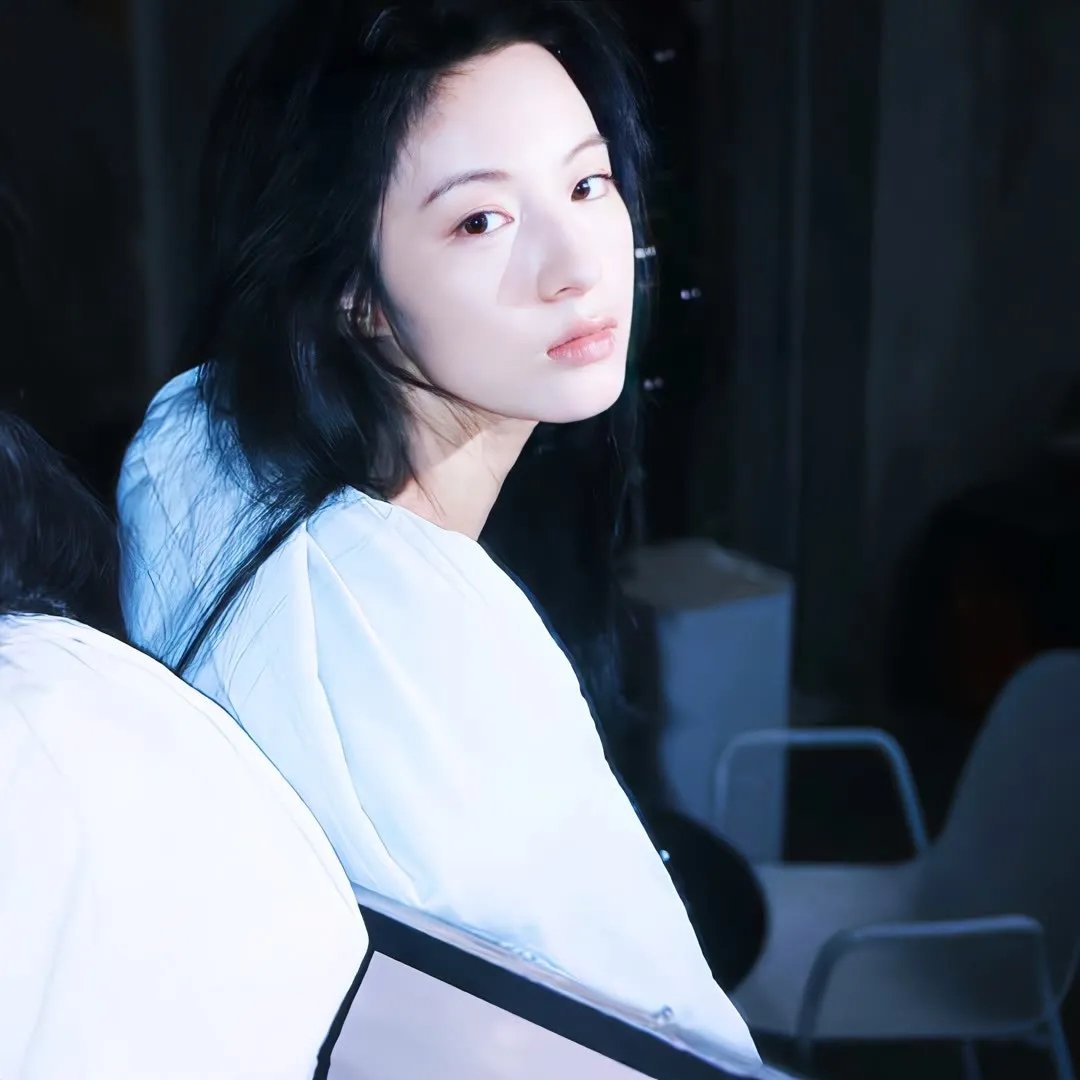 蒂拉和兰妮劫火车